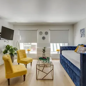 Modern French Country Studio Charm In The Canal Saint Martin 10th District Appartement Paris